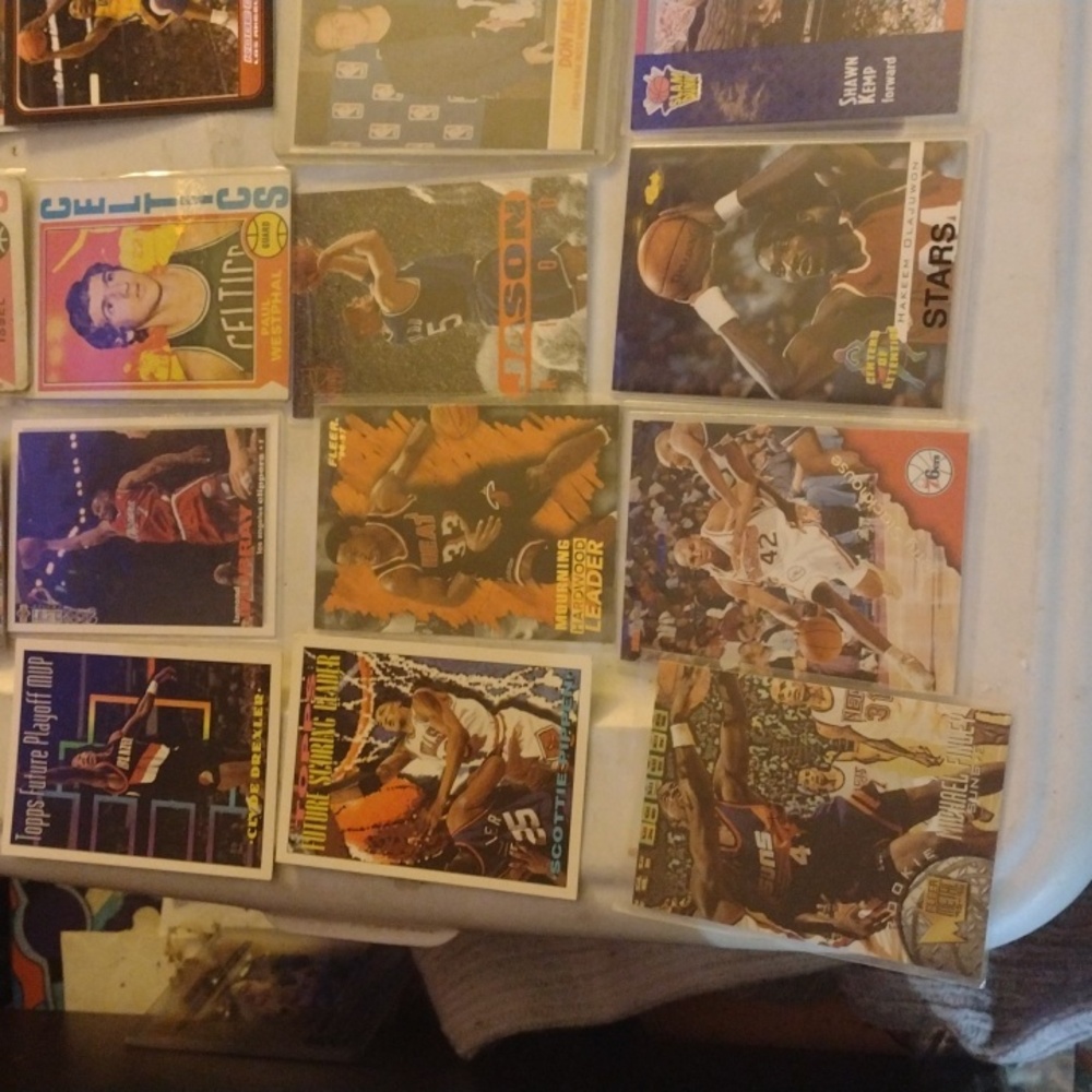 Assorted Basketball Cards - Picture 6 of 7